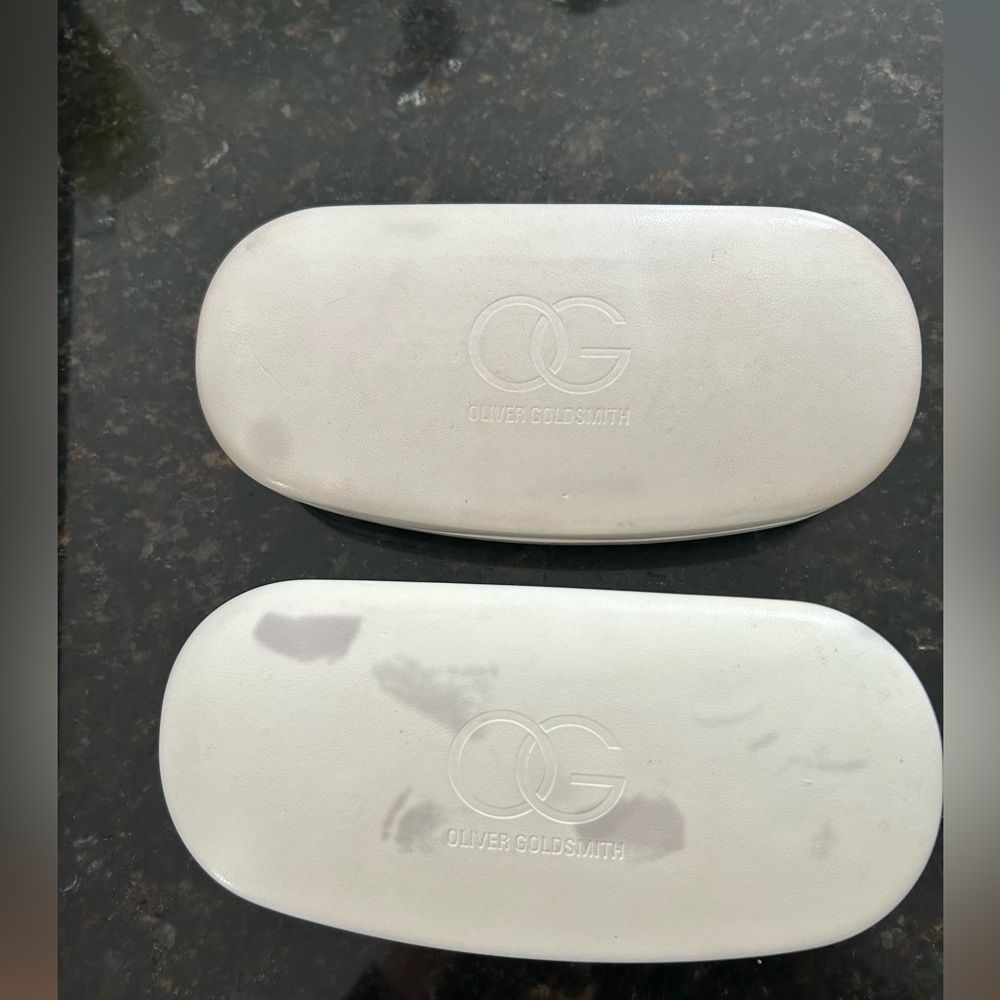 Show Oliver goldsmith sunglasses glasses case